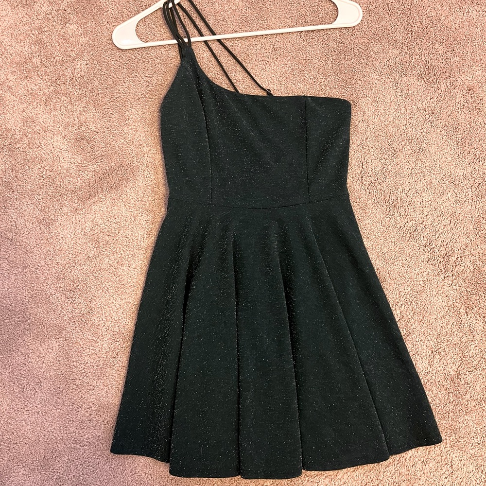 LUCY IN THE SKY Green One Shoulder Sparkly Formal Dress